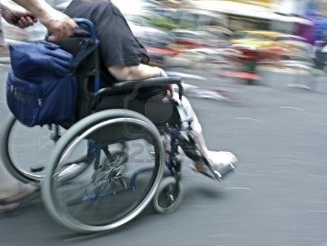  persona disabile su sedia a rotelle