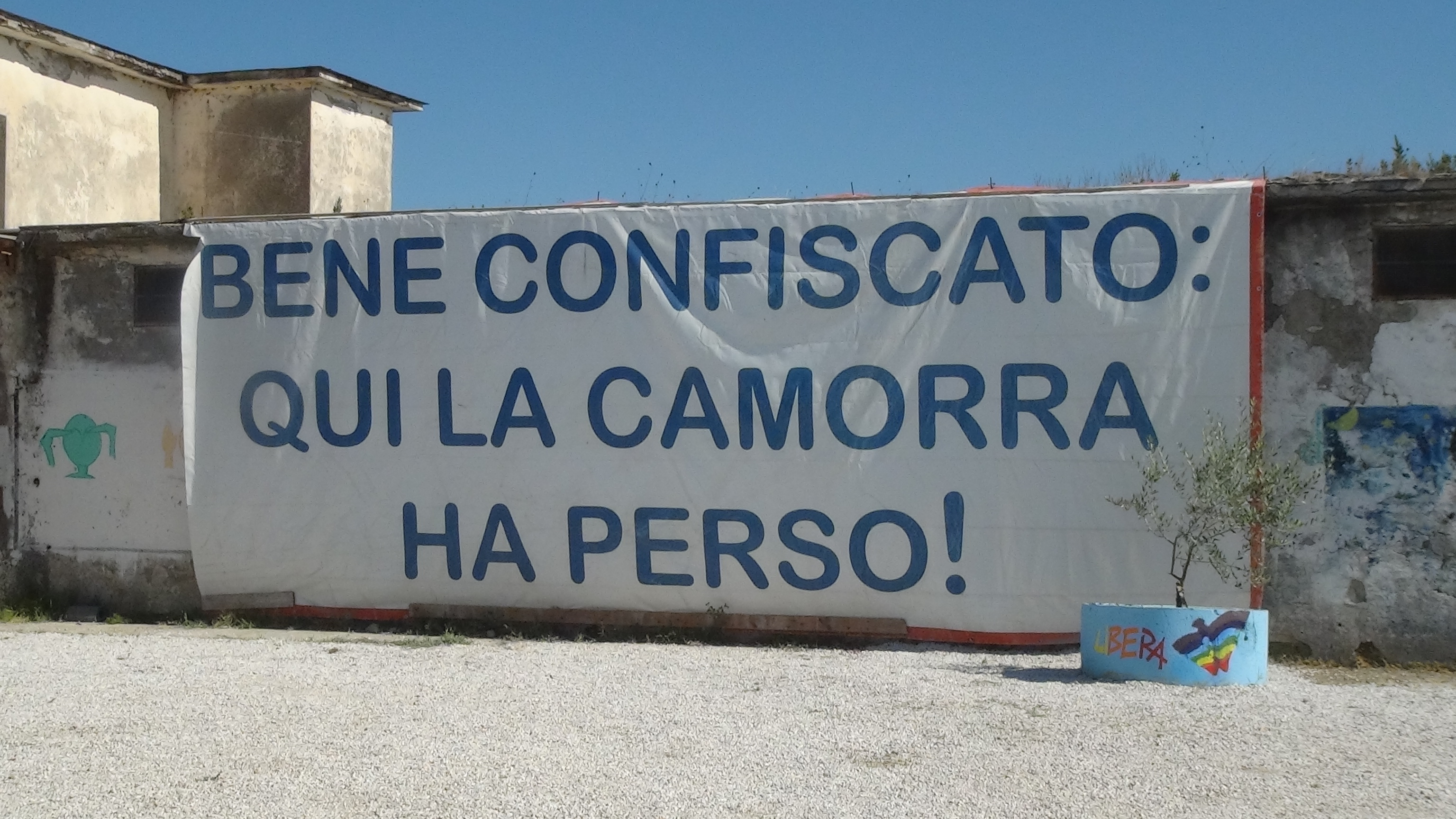 Le case sequestrate ai mafiosi a chi ne ha bisogno radio città ... Lavanderia Font ispirazioni