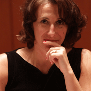 Primo piano di Raffaella Pannuti, con una canottiera nera