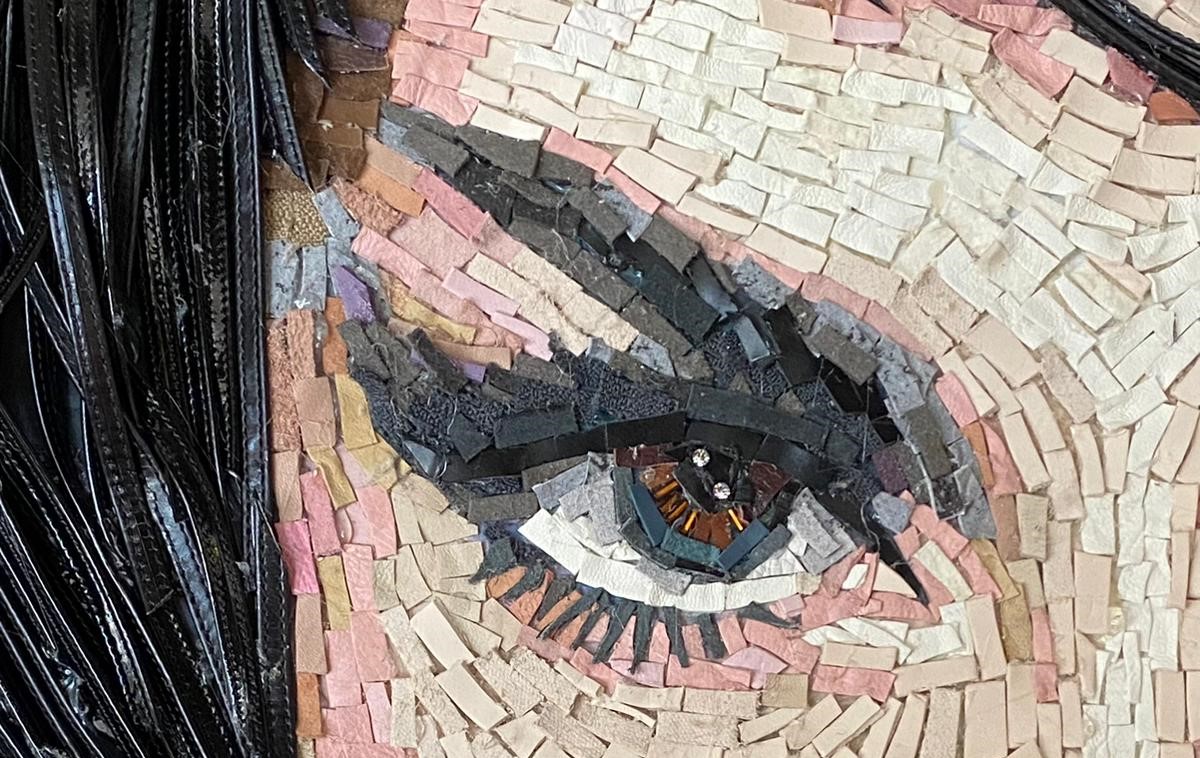 Occhio realizzato con la tecnica del mosaico
