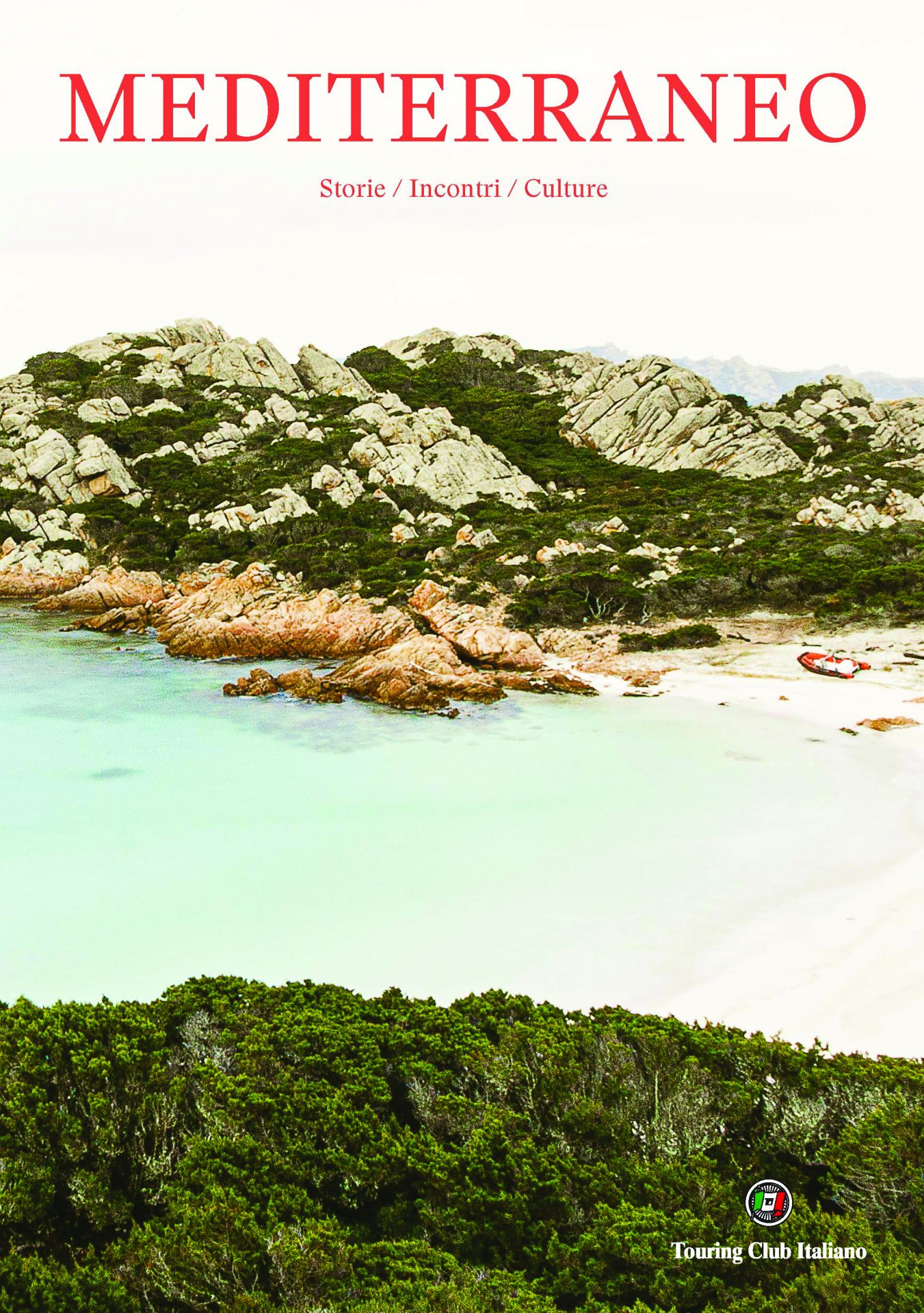 Copertina del libro sul Mediterraneo del Tci, con una foto di una costa con un'insenatura, rocce e vegetazione 