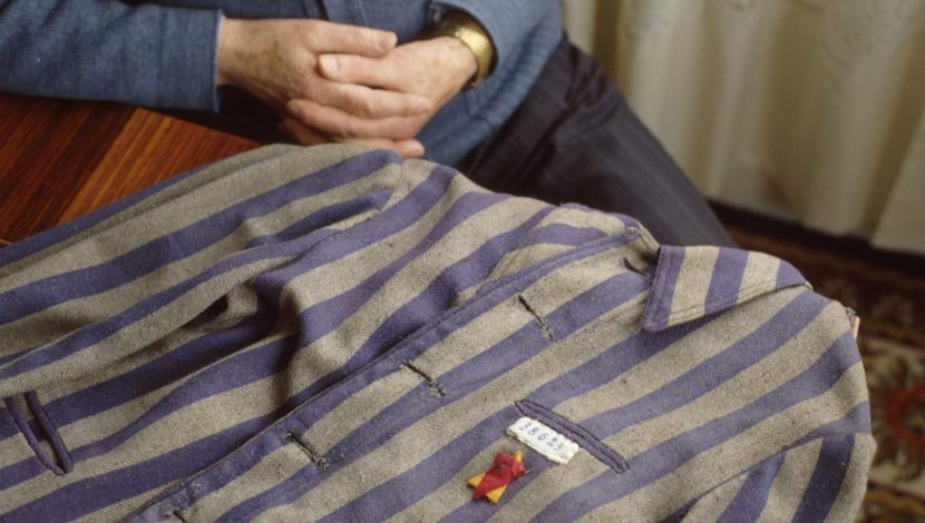 uniforme e numero di matricola di un deportato ad Auschwitz. Foto di Stefano De Luigi/Sintesi