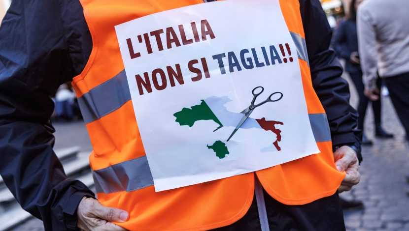 manifestazione contro l'autonomia differenziata