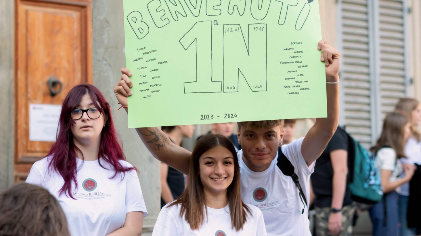 Primo giorno di scuola del nuovo anno scolastico presso l'istituto tecnico statale commerciale Buonarroti. L'accoglienza degli studenti tutor delle classi quinte agli studenti delle nuove prime classi Foto di © Daiano Cristini/Sintesi