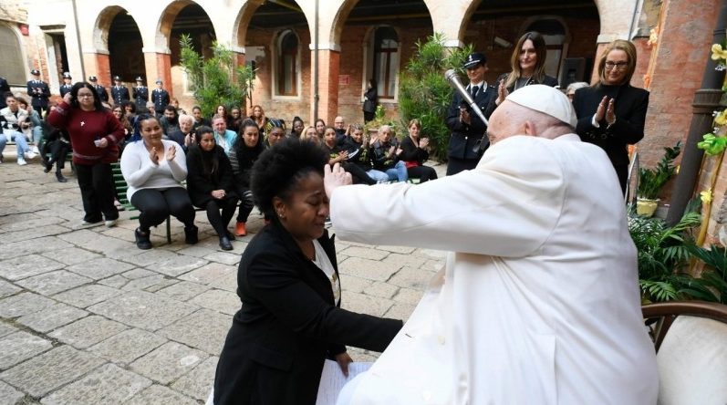 Il Papa incontra le detenute alla Giudecca