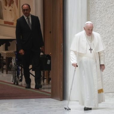 papa francesco e Massimiliano Strappetti_AP Photo:Gregorio Borgia AP Photo/Gregorio Borgia