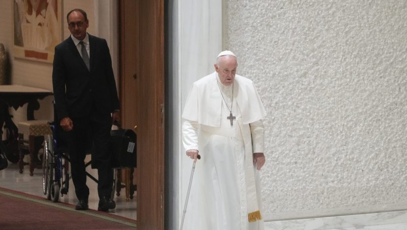 papa francesco e Massimiliano Strappetti_AP Photo:Gregorio Borgia AP Photo/Gregorio Borgia