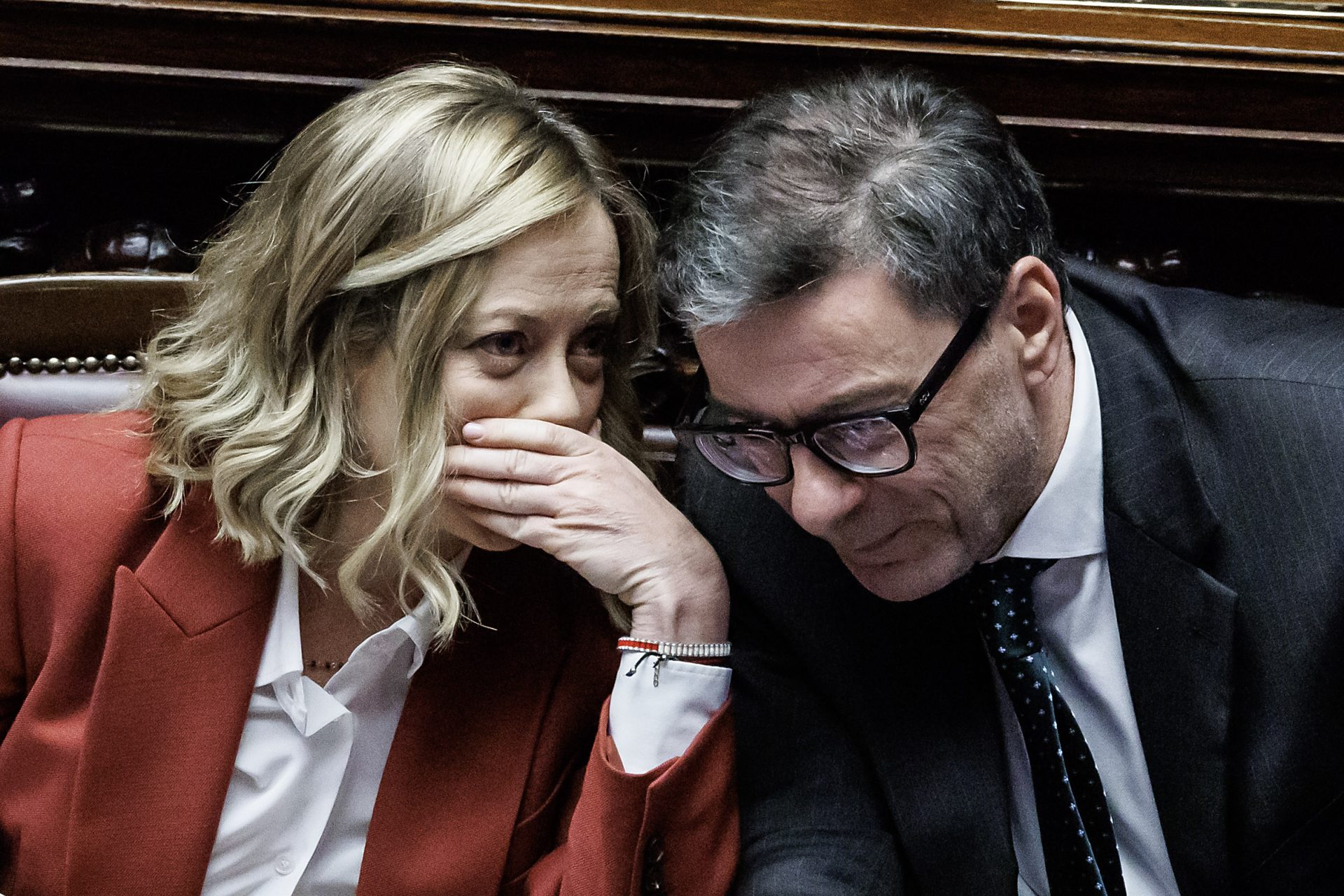 La presidente del Consiglio Giorgia Meloni e il ministro dell’Economia Giancarlo Giorgetti alla Camera dei deputati durante le comunicazioni sul prossimo Consiglio europeo del 19 e 20 dicembre, Roma, Martedì, 17 Dicembre 2024 (Foto Roberto Monaldo / LaPresse) Prime Minister Giorgia Meloni and minister of Economy Giancarlo Giorgetti at the Chamber of deputies during the addresses ahead of European Council meeting on 19-20 december, Rome, Tuesday, December 17, 2024 (Photo by Roberto Monaldo / LaPresse)