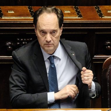 Luca Ciriani Ministro ai Rapporti con il Parlamento, durante lo svolgimento del question time alla Camera dei Deputati a Roma, Mercoledì 07 Maggio 2025 (foto Mauro Scrobogna / LaPresse) Luca Ciriani Minister for Relations with Parliament, in occasion of the question time in the Chamber of Deputies in Rome, Wednesday May 07 2025. (Photo by Mauro Scrobogna / LaPresse )