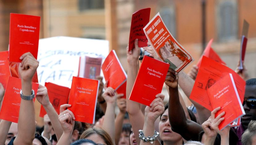 MANIFESTAZIONE DELLE AGENDE ROSSE VOLUTA DA SALVATORE BORSELLINO, FRATELLO DEL MAGISTRATO PAOLO BORSELLINO UCCISO DALLA MAFIA NEL 1992 NELLA STRAGE DI VIA D'AMELIO