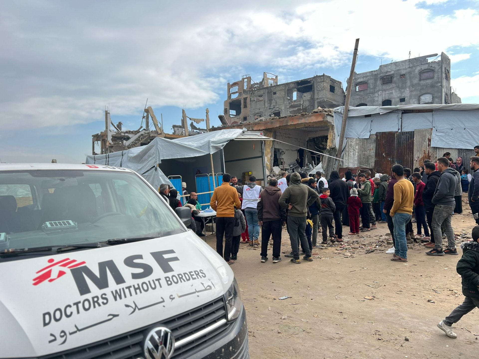 Since 1 February, MSF teams started supporting people in North Gaza with mobile clinics to provide medical care. Services include general consultations, treatment of non communicable diseases, sexual and reproductive health consultations, dressings, health promotion and nutritio