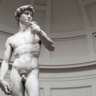 scultura di uomo nudo