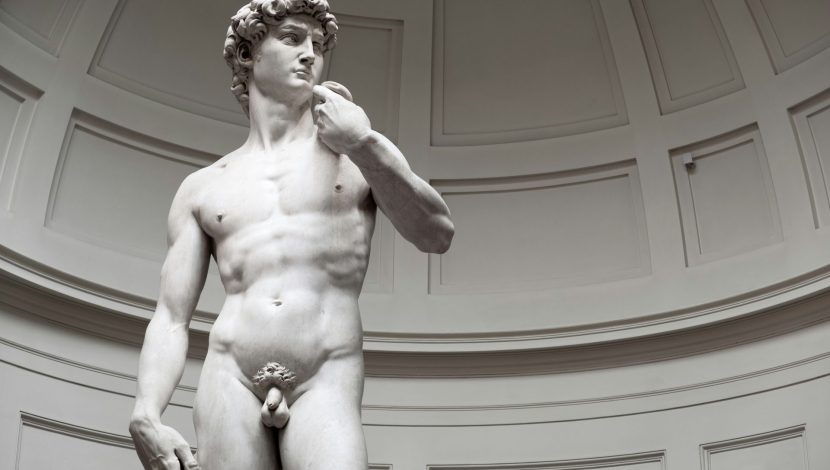 scultura di uomo nudo
