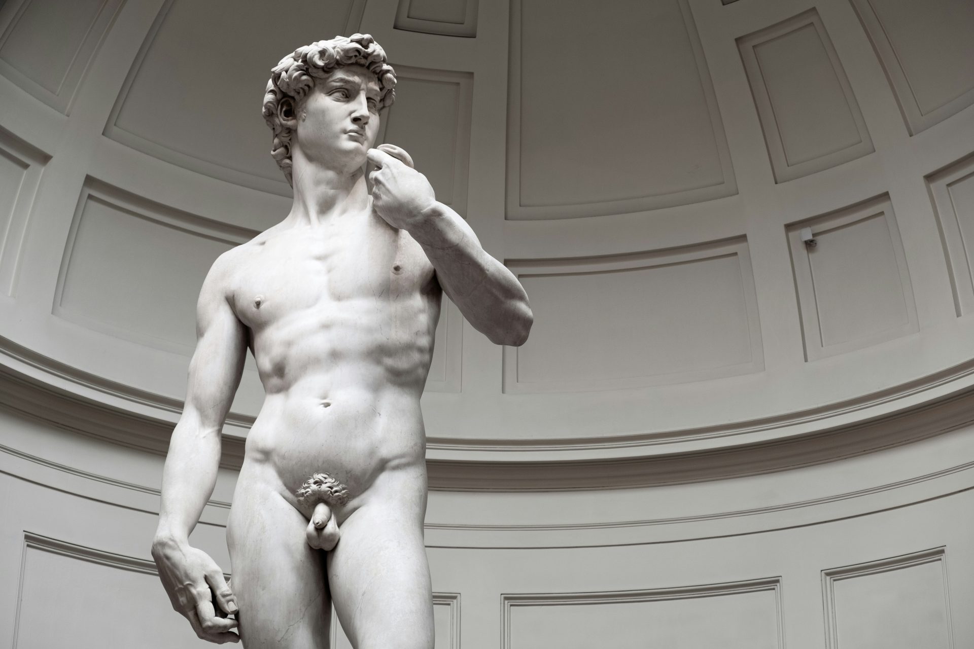 scultura di uomo nudo