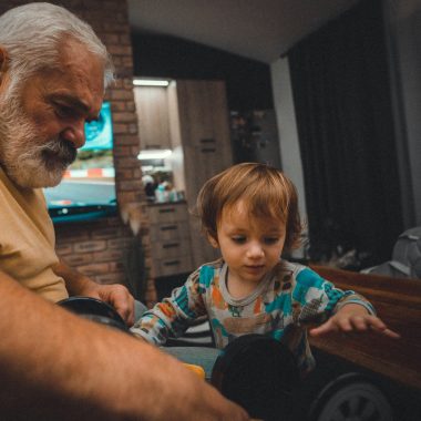 nonno con bambina
