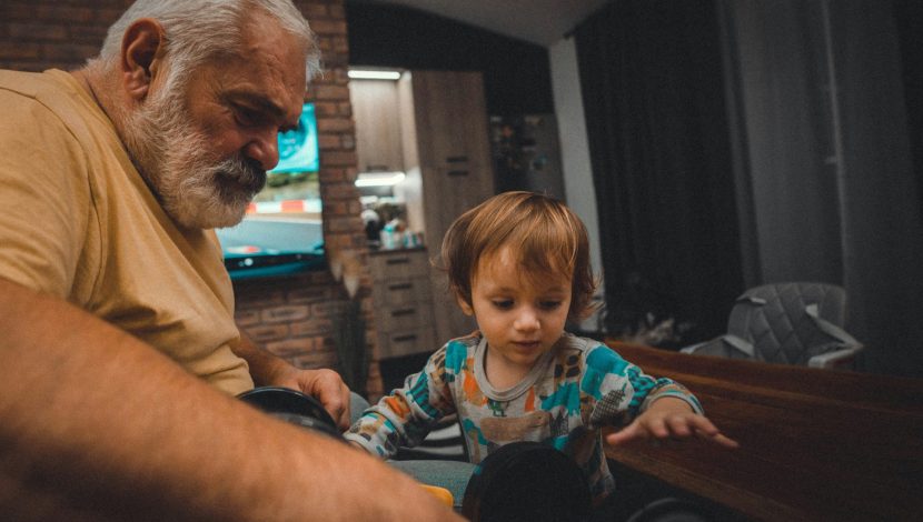 nonno con bambina
